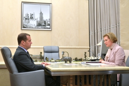Медведев считает необходимой работу сотрудников Роспотребнадзора в МФЦ