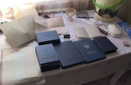 Чиновников с поддельными дипломами уволили из администрации поселка в ХМАО