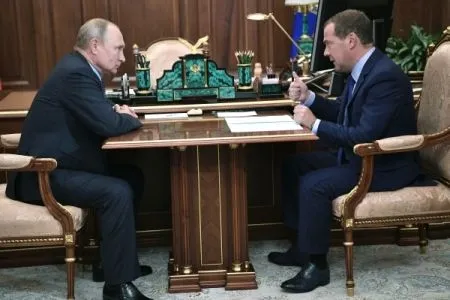 Медведев: бюджет РФ до 2022 года будет профицитным