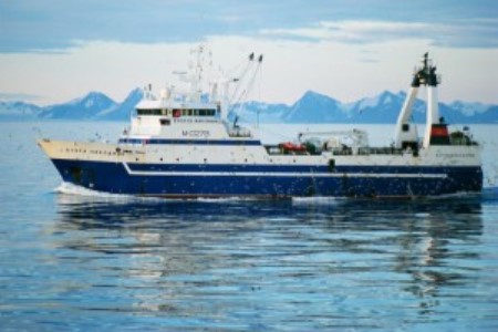 Экипаж траулера "Бухта Наездник" вернулся в Мурманск после пожара в норвежском порту