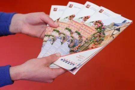 Карманные путеводители на трех языках разработали для туристов в Москве