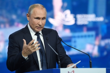 Путин поручил подготовить программу развития ДФО с упором на остановку оттока населения