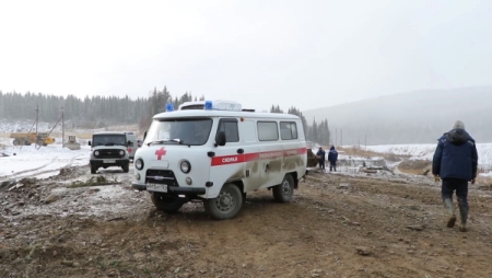 Бульдозерист, пропавший во время прорыва дамбы в Сибири, найден живым
