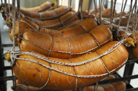 Около 300 кг колбасы с геномом АЧС завезли в Челябинск из Калужской области