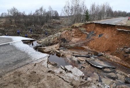 Дожди затопили дороги в Тверской области