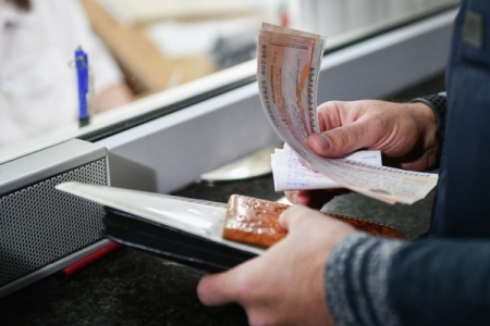 Жители Москвы и Подмосковья покупают билеты на поезда в Крым активнее всего