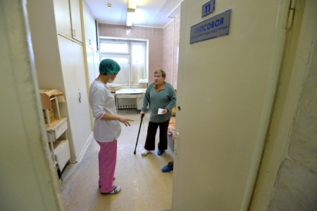 Несколько сотрудников Сахалинской областной больницы отстранены от работы из-за использования просроченных лекарств