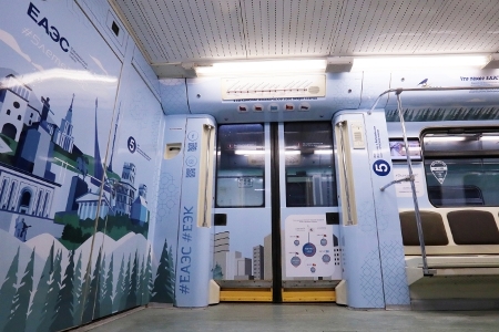 В столичном метро запустили тематический поезд в честь пятилетия ЕАЭС