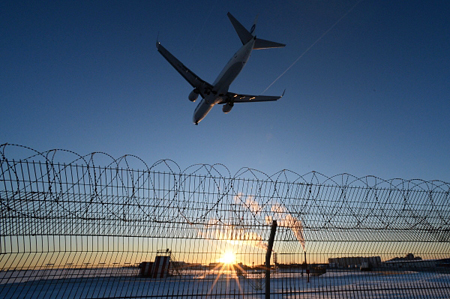 Авиакомпания "Икар" допущена на рейсы из городов РФ в Баку и Ереван