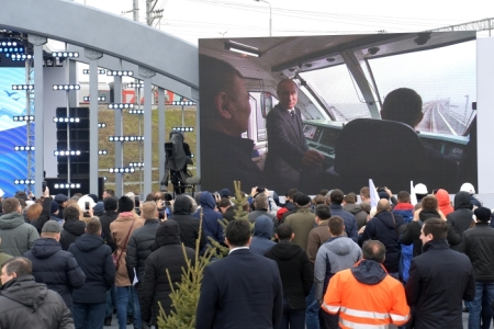 Дитрих анонсировал запуск грузовых составов по Крымскому мосту с 1 июля 2020г