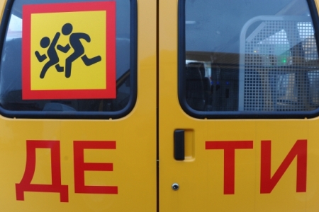 Четверо подростков пострадали в ДТП со школьным автобусом