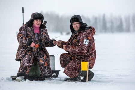 На юге Сахалина в море спасают 600 рыбаков с оторвавшейся от берега льдины