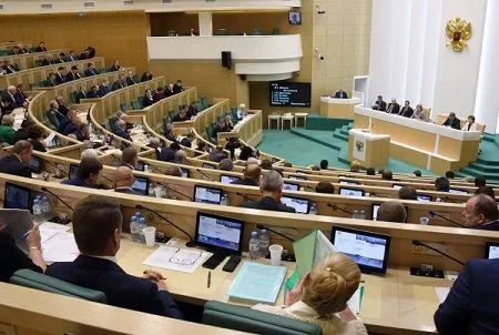 Экс-президенты РФ смогут стать пожизненными сенаторами - Крашенинников