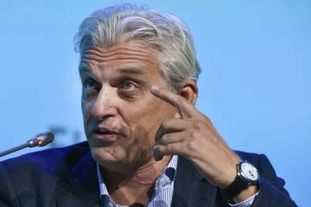 Хьюз: Тиньков сможет решить налоговые проблемы без продажи акций TCS Group