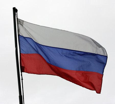Флаг России украли со здания суда в Петербурге