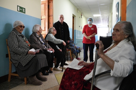 Пенсионеров и беременных женщин обследуют на коронавирус в Приамурье