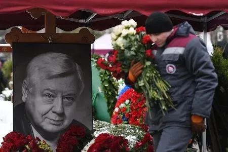 Бронзовую скульптуру Олега Табакова отольют в Солнечногорске