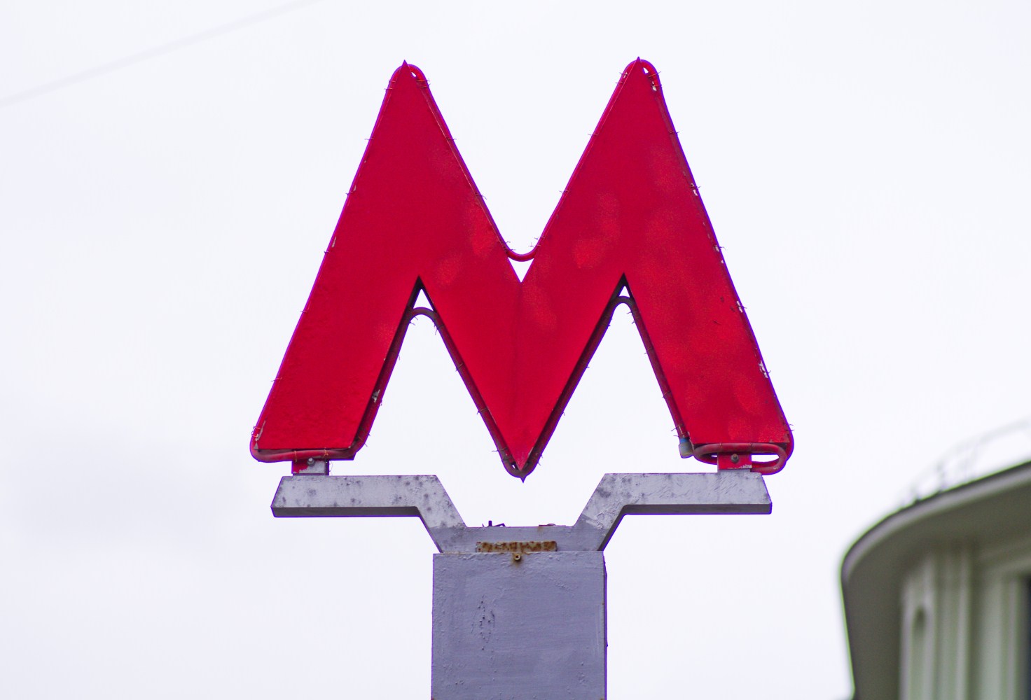 Вестибюли трех станций метро закроются в Москве до 1 мая
