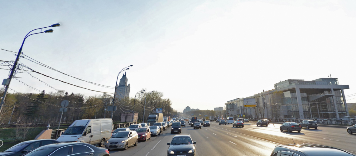 Полоса для общественного транспорта появится на Кутузовском к концу лета