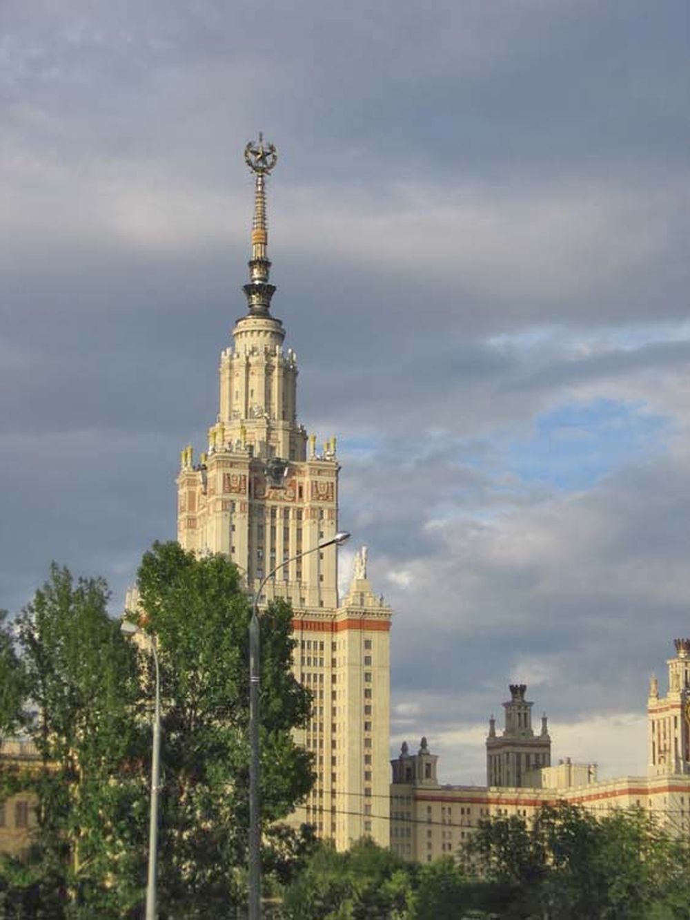 "Долина" МГУ будет построена на ранее отданной под коммерческое жилье территории возле университета - Путин