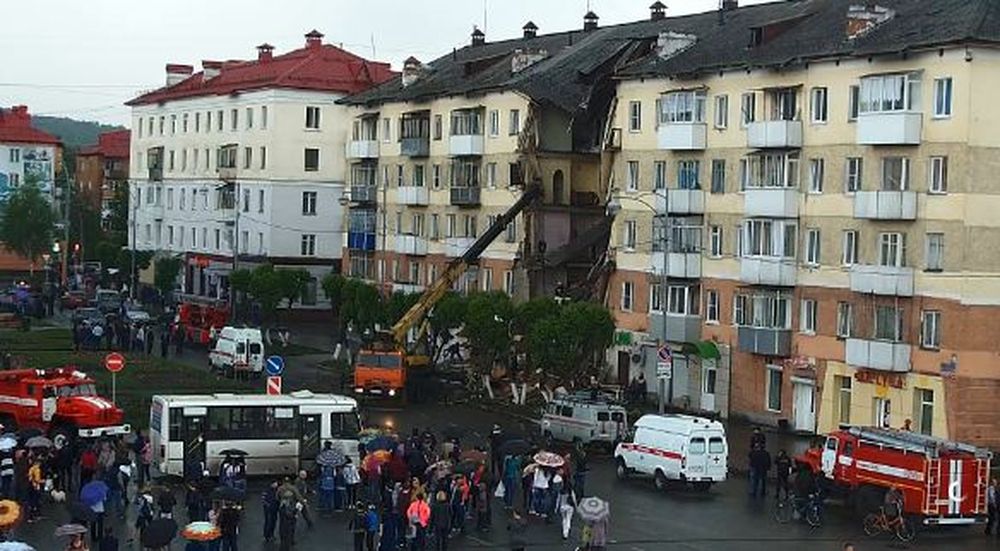 Трех пострадавших извлекли из-под завалов в Междуреченске