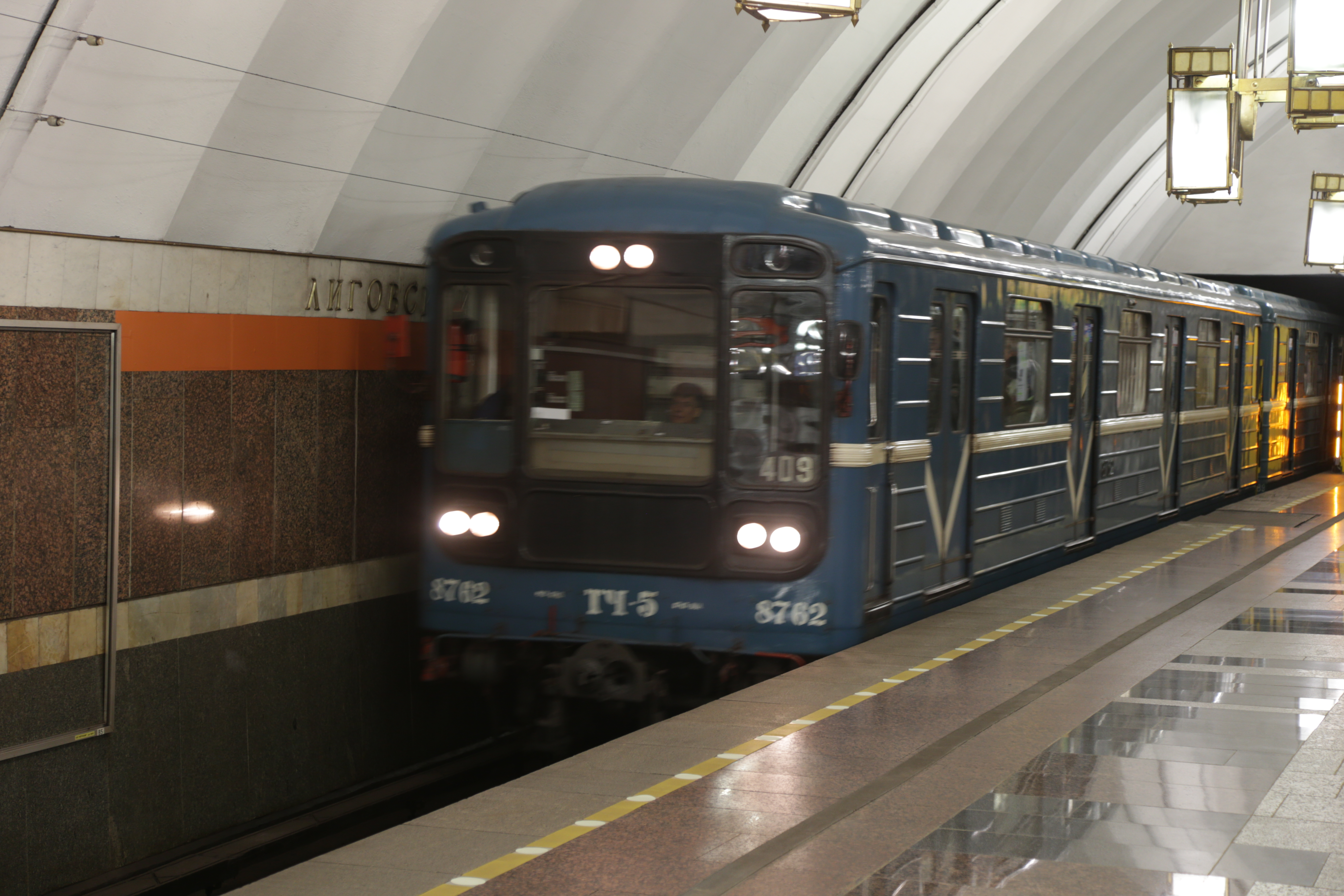 Бесплатный Wi-Fi в петербургском метро может появиться в апреле 2017 года