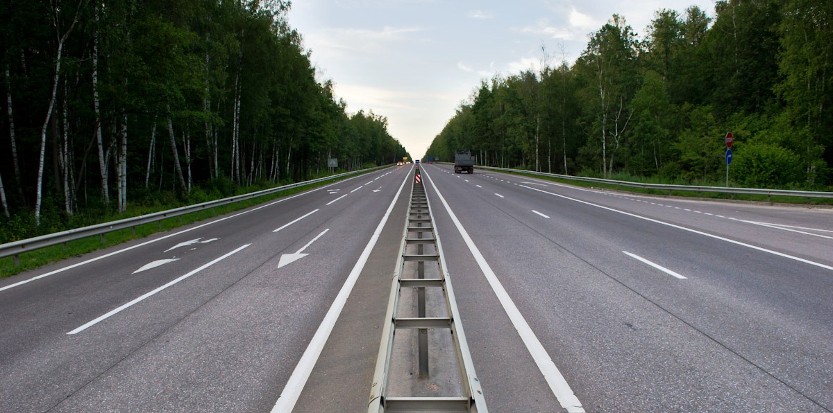 В России необходимо создать опорную сеть автодорог - Хуснуллин