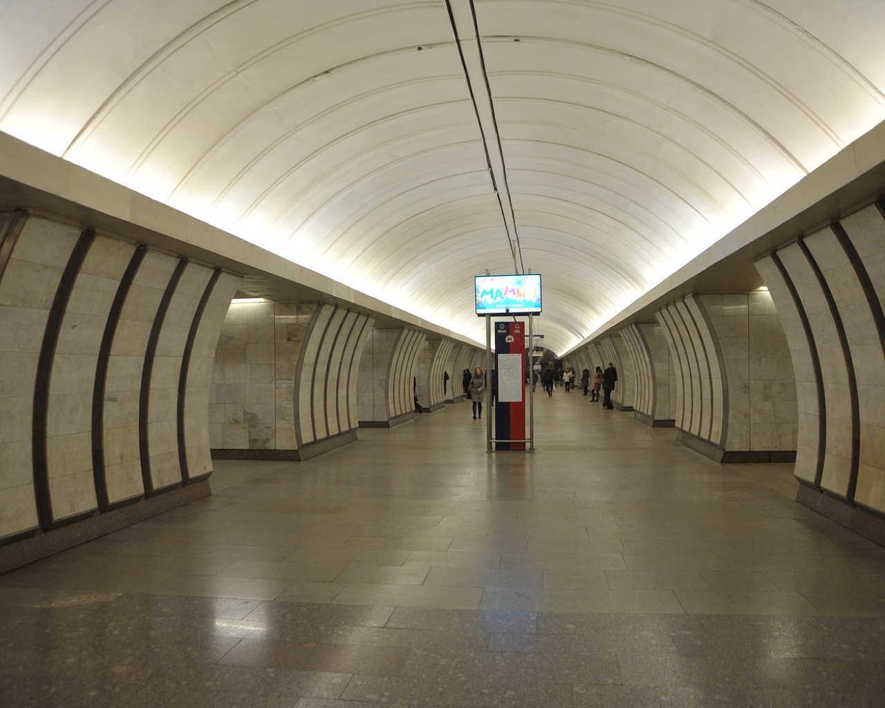 Московское метро опровергло полное закрытие станции "Савеловская"