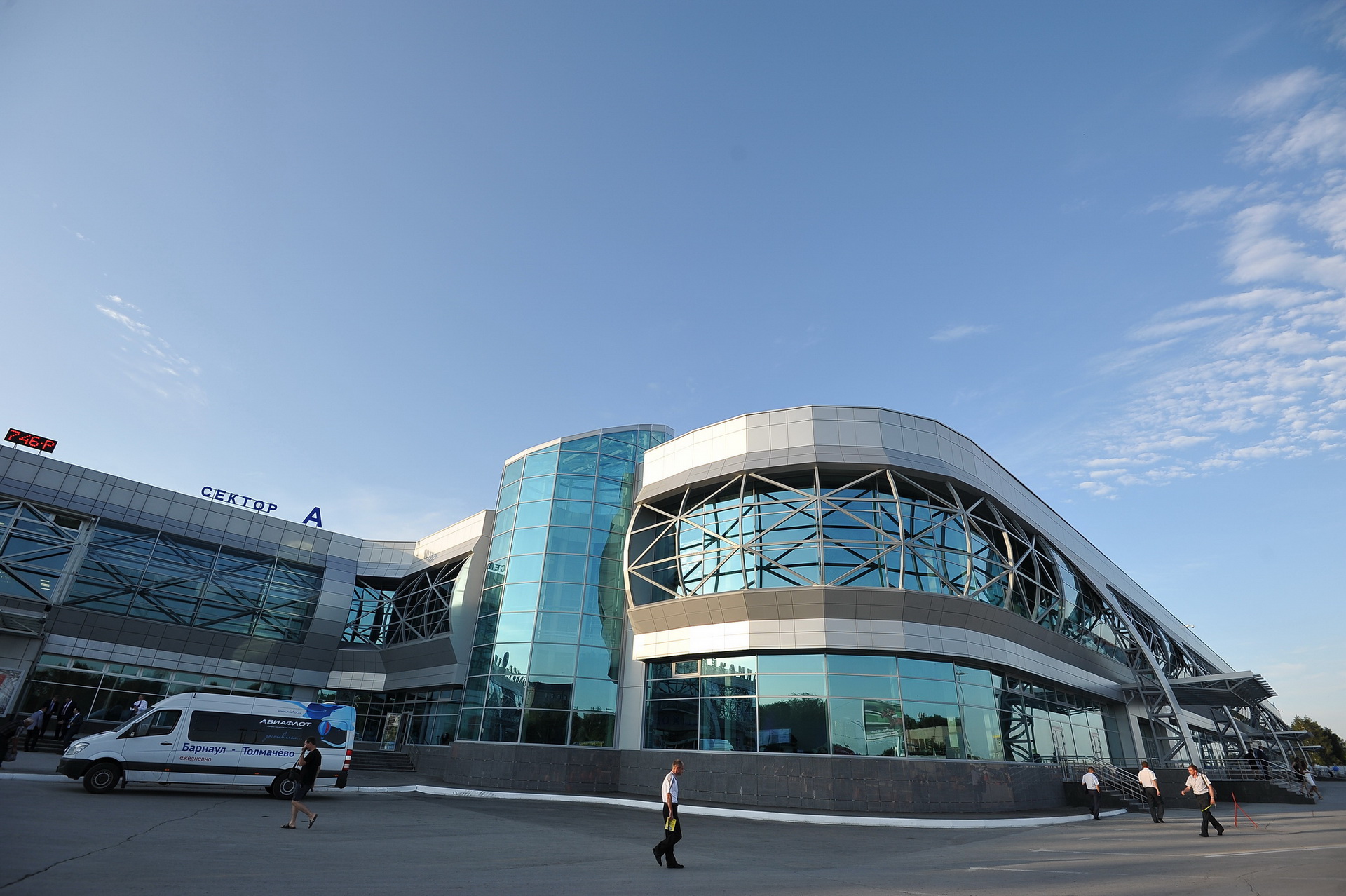 Терминал в аэропорту "Толмачево" построят за 15 млрд рублей - газета