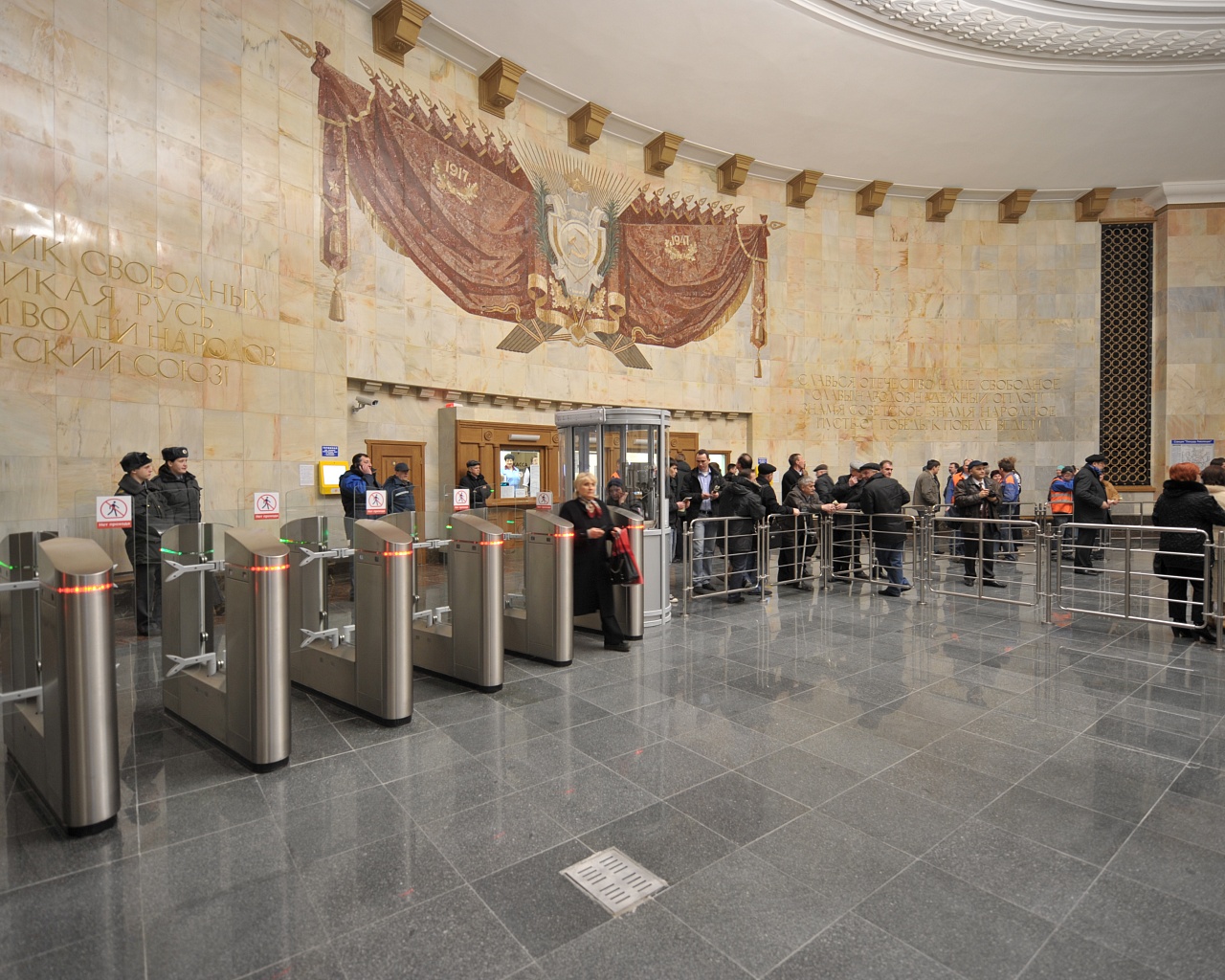 Современные турникеты установят в этом году на всех станциях московского метро