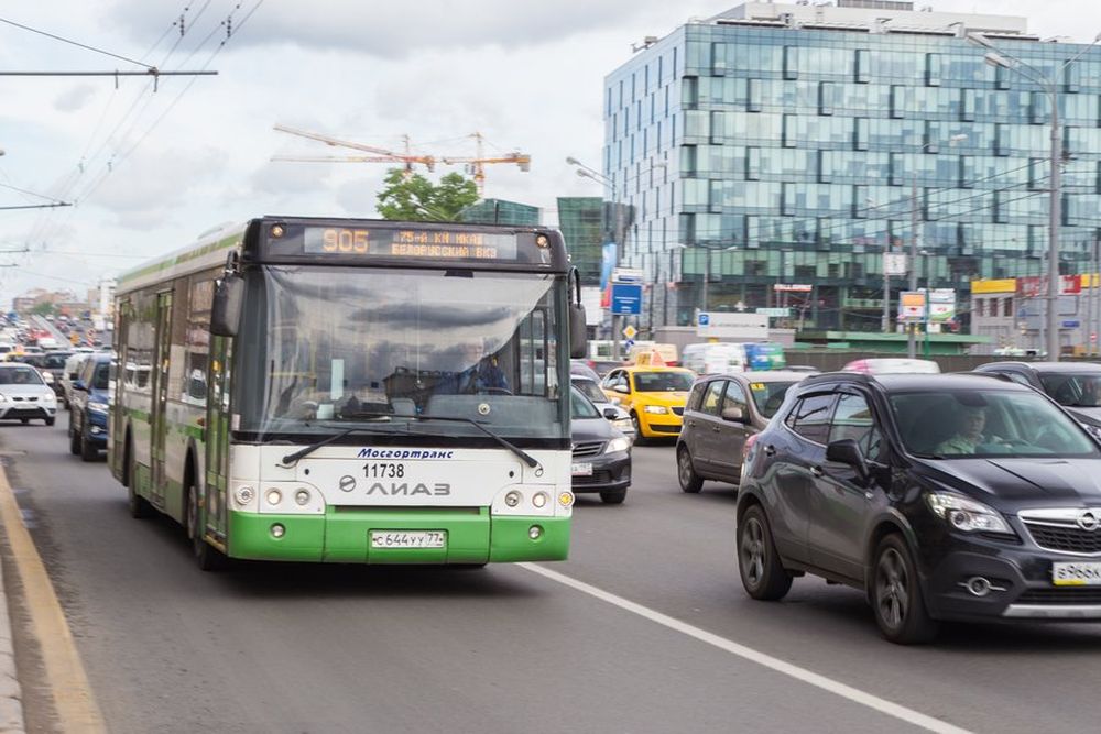 Коммунальная техника и двухэтажные автобусы в Москве смогут ездить по "выделенкам"