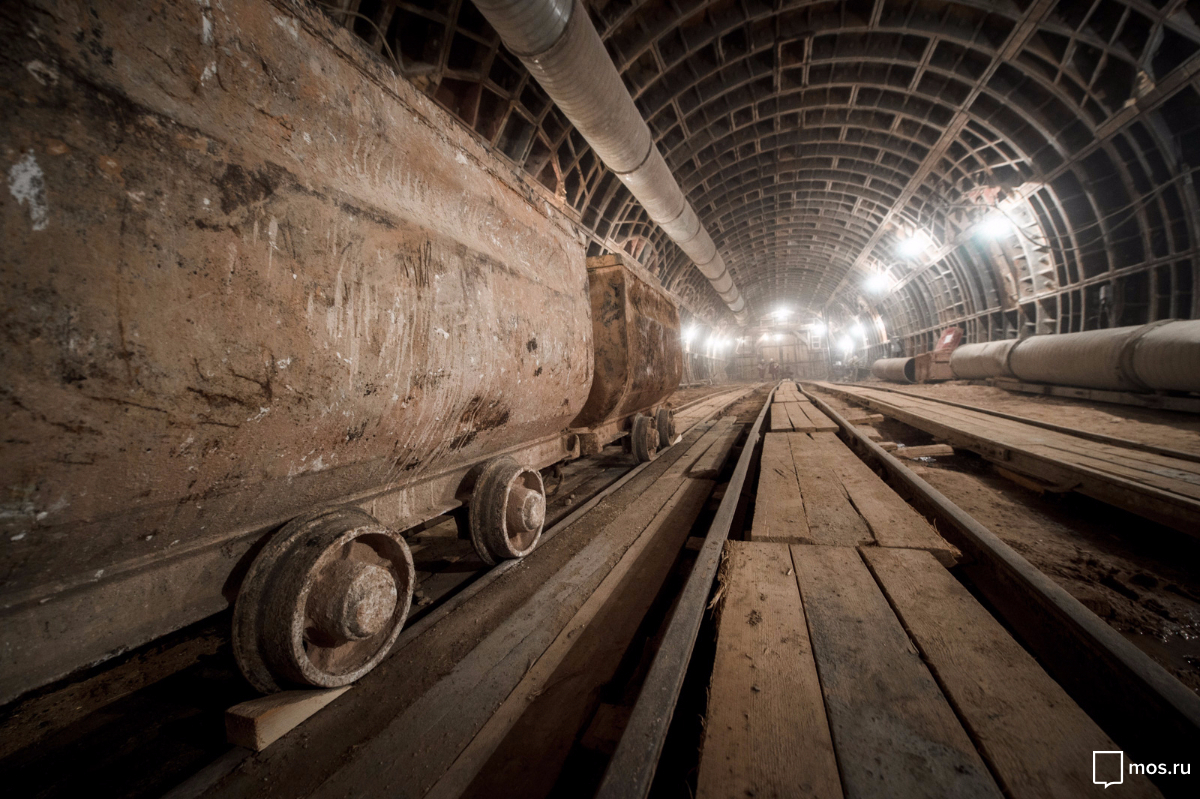 Систему освещения в тоннелях столичной подземки модернизируют