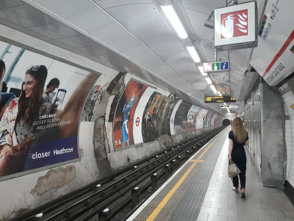 Рекламу не будут размещать на станциях и эскалаторах метро в Москве