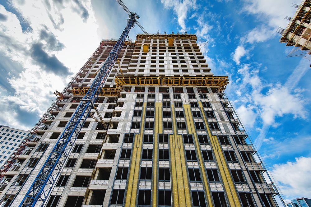 Средняя стоимость строительства 1 кв.м жилья в России снизилась до 41,8 тыс. рублей