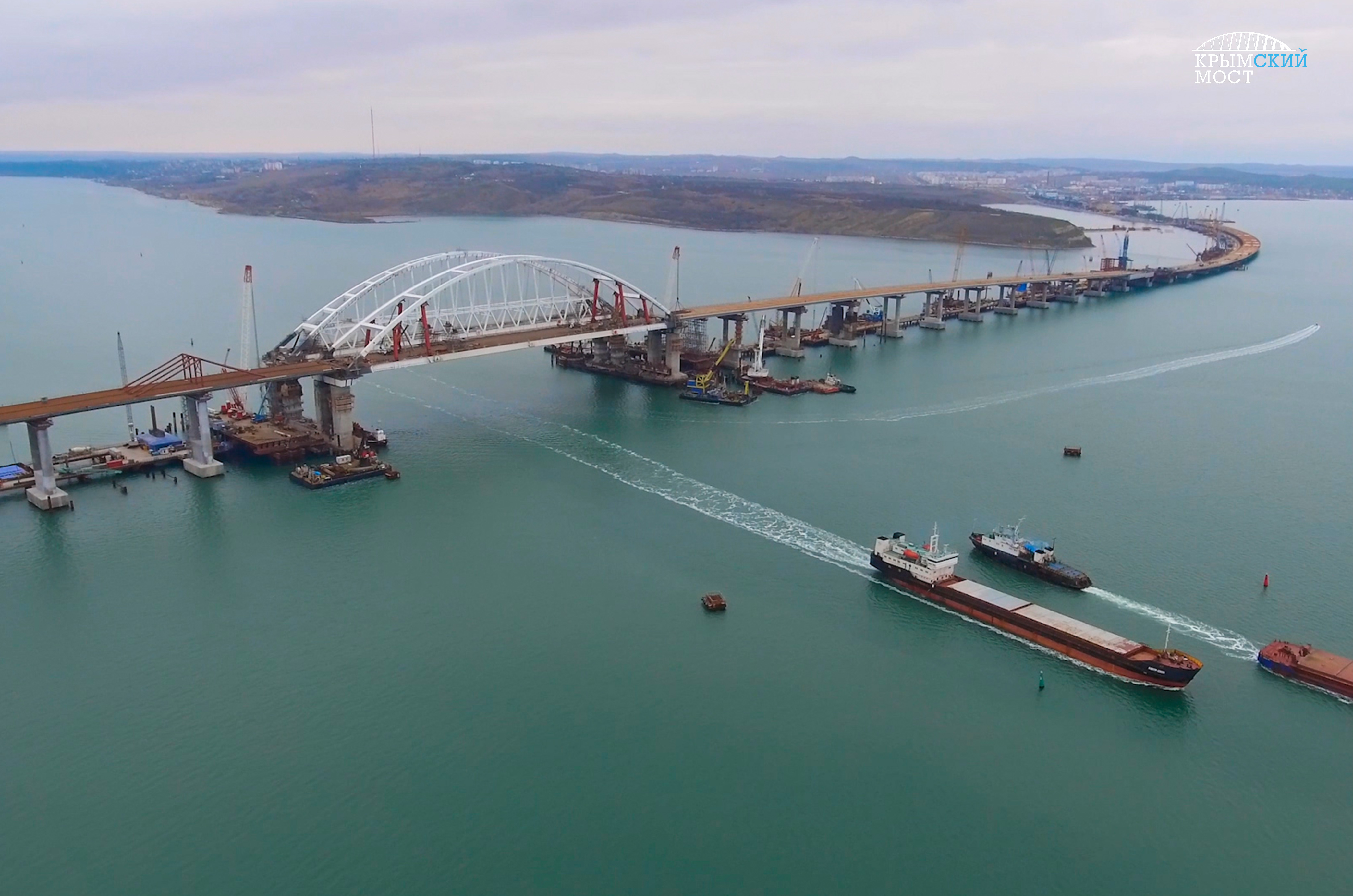 Строители Крымского моста выполнили план на 2017 год