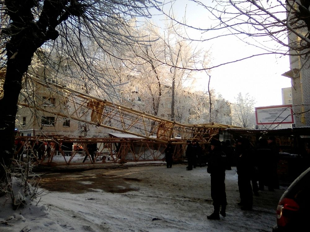 Упавший в Кирове строительный кран прошел экспертизу безопасности - власти