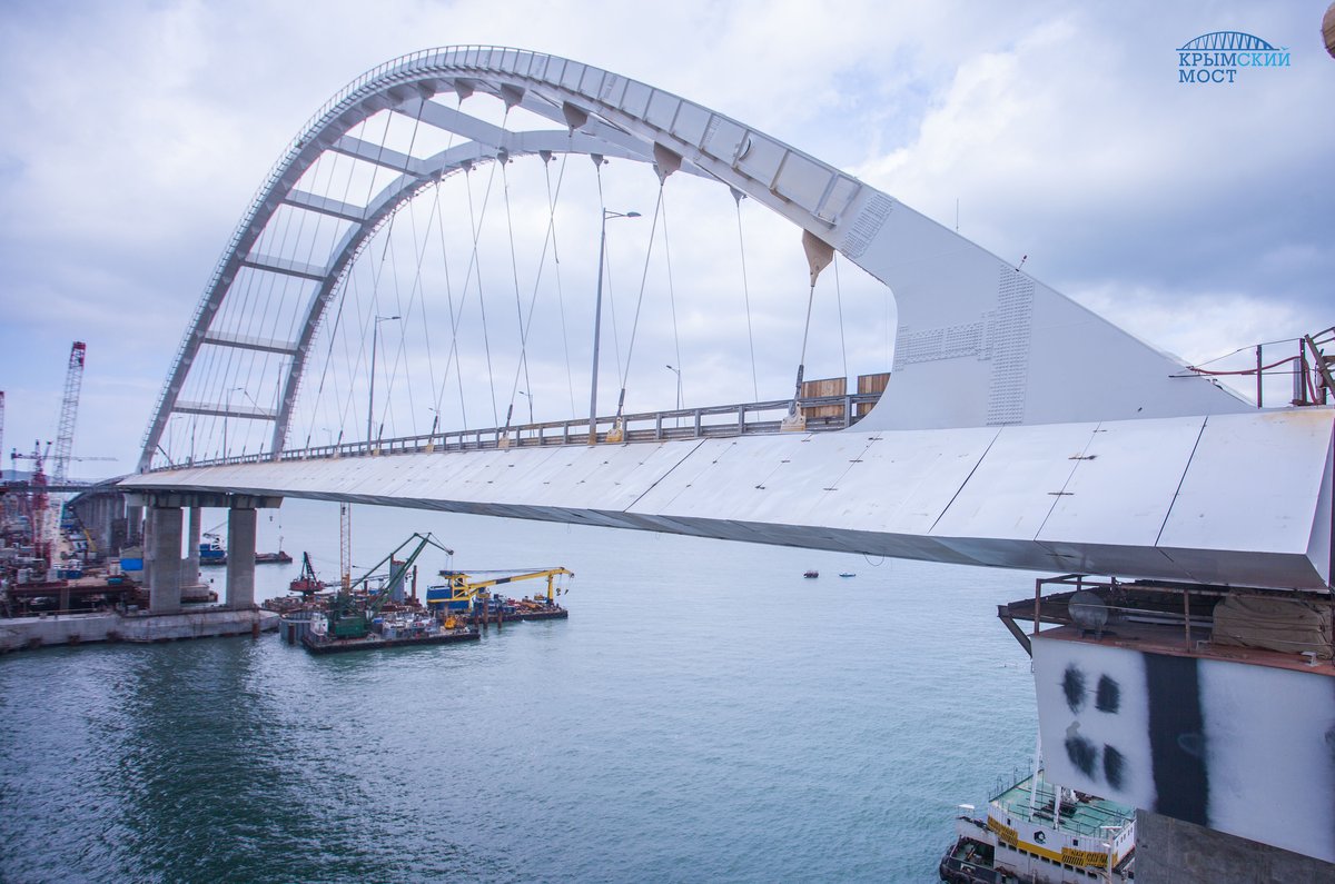 Аэродинамические обтекатели установлены на автодорожной арке Крымского моста