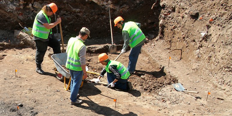 Предметы быта XVIII–XIX веков найдены при раскопках в районе Сретенки