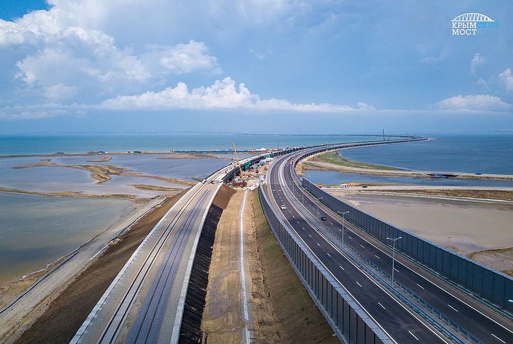 Завершено строительство крымского автоподхода к мосту через Керченский пролив