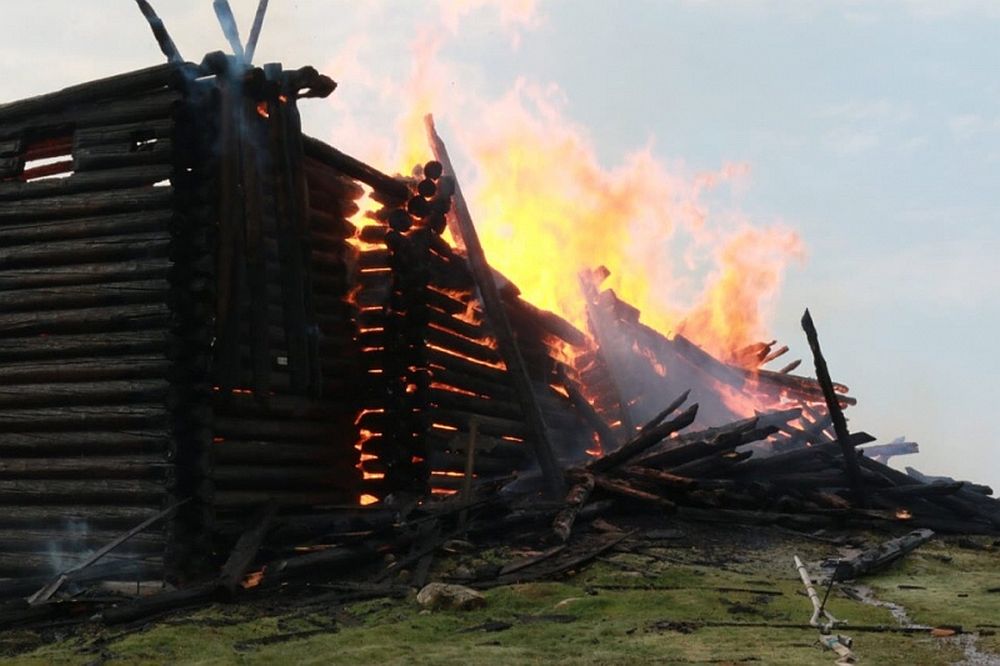 Деревянный памятник федерального значения сгорел в Карелии