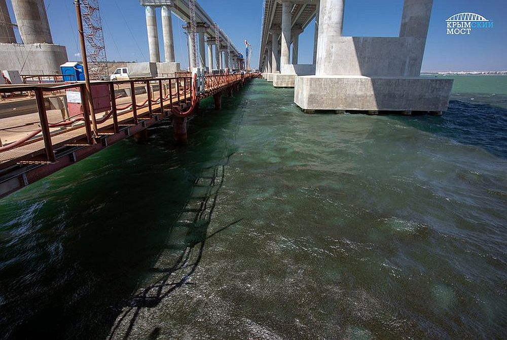 Строители Крымского моста приступили к демонтажу вспомогательной инфраструктуры