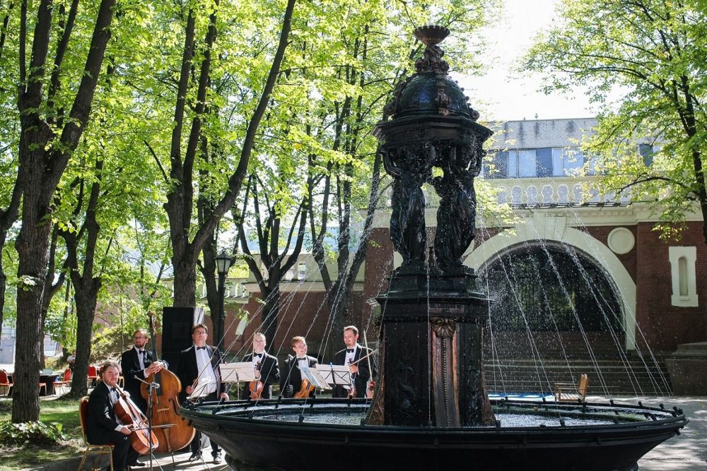 В Москве открыли отреставрированный "парижский фонтан"