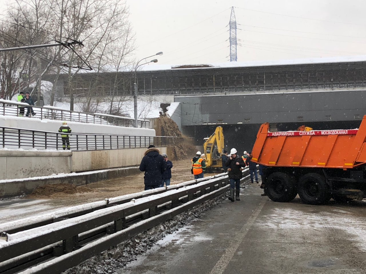 Волоколамский транспортный тоннель затопило в Москве