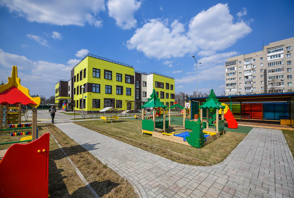Более 120 школ и детских садов построят в новой Москве к 2028 году