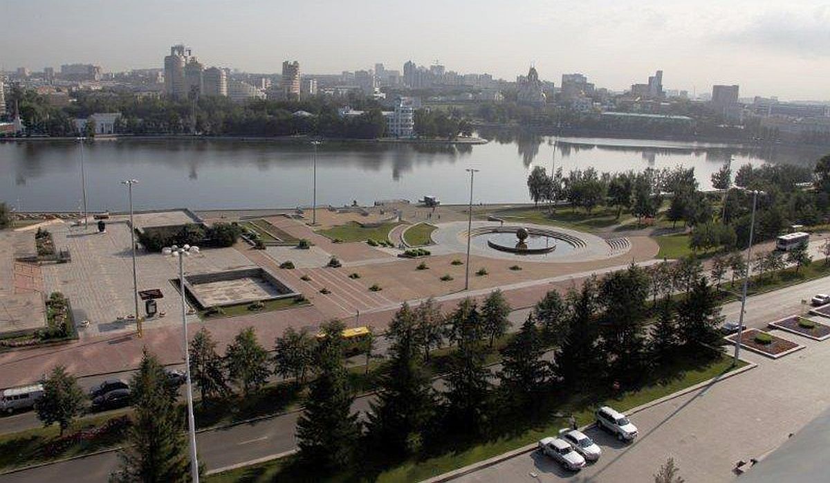 Избирком Екатеринбурга снова отказал в проведении референдума о статусе земли в сквере у драмтеатра