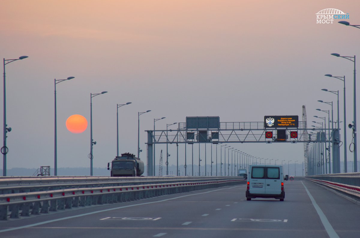 Движение автотранспорта по Крымскому мосту восстановлено после очередного ремонта