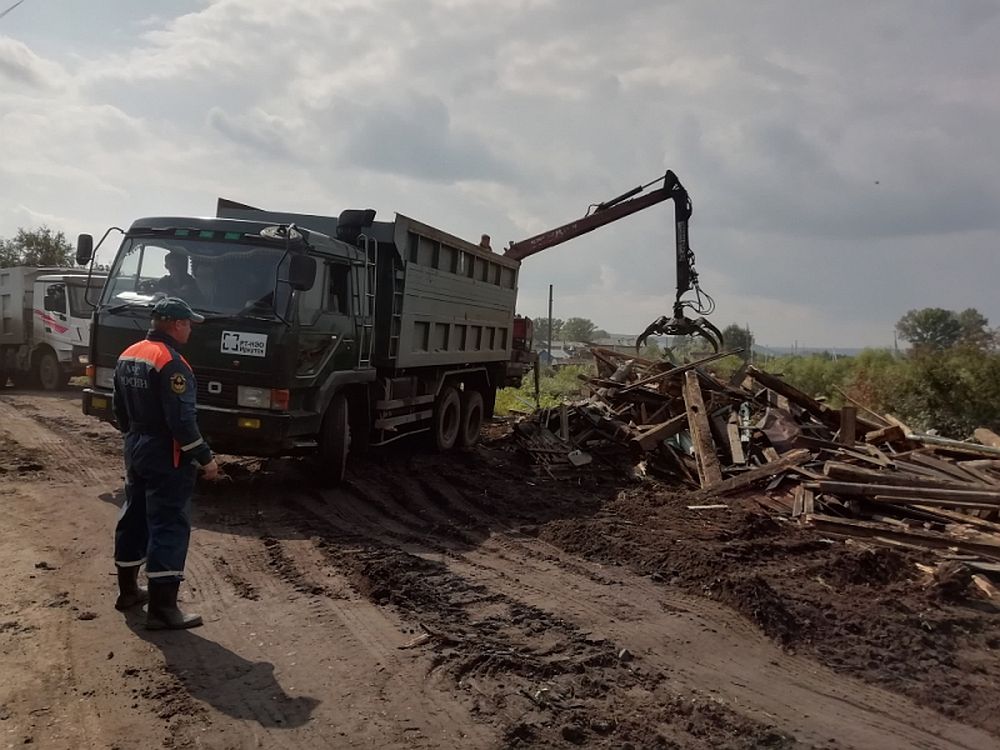 На ликвидацию последствий наводнений в Иркутской области выделено 18 млрд рублей - Медведев