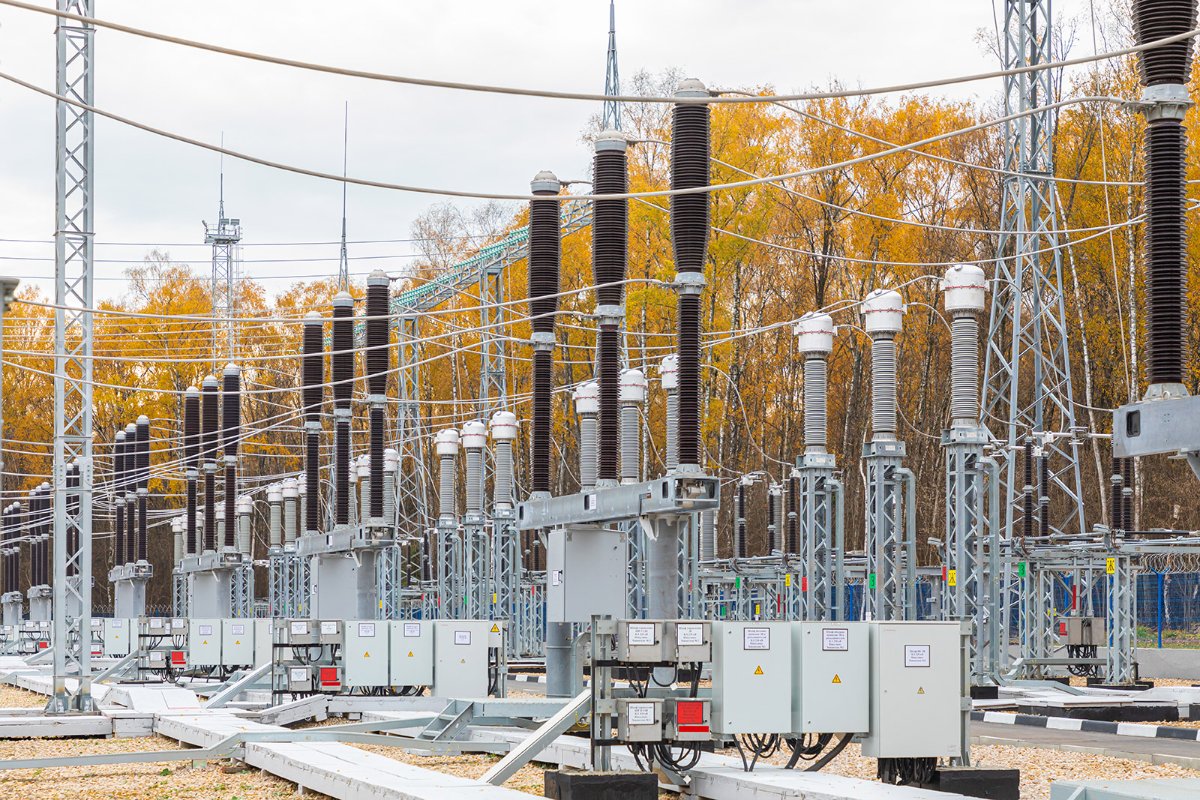 Около 2,3 тыс. энергоподстанций планируется отремонтировать в Москве в 2023 году