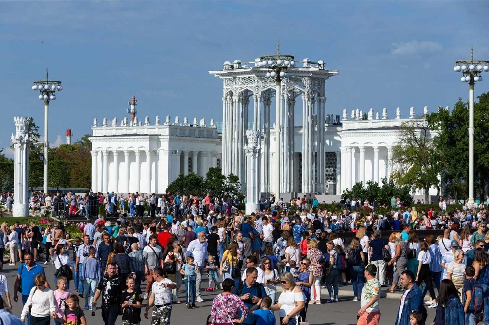 Свыше 55 тыс. "квадратов" павильонов ВДНХ отреставрировали в Москве