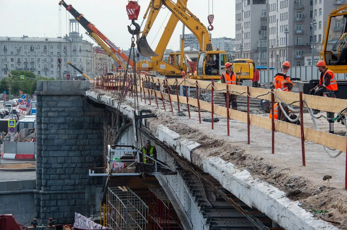 Капремонт Большого Каменного моста в Москве досрочно завершат в августе